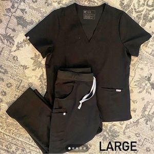 Women’s figs scrub set- size large